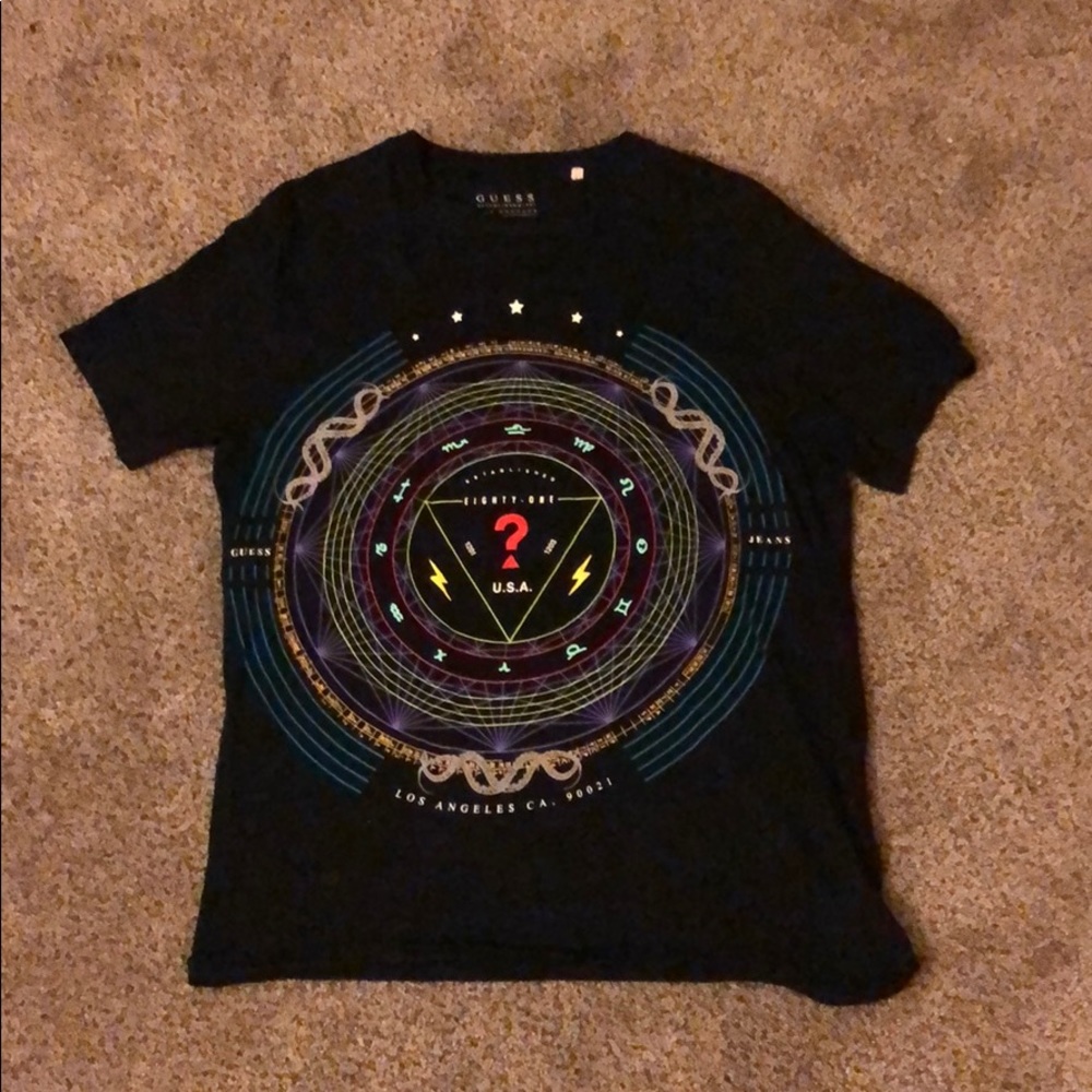 Men’s Guess shirt